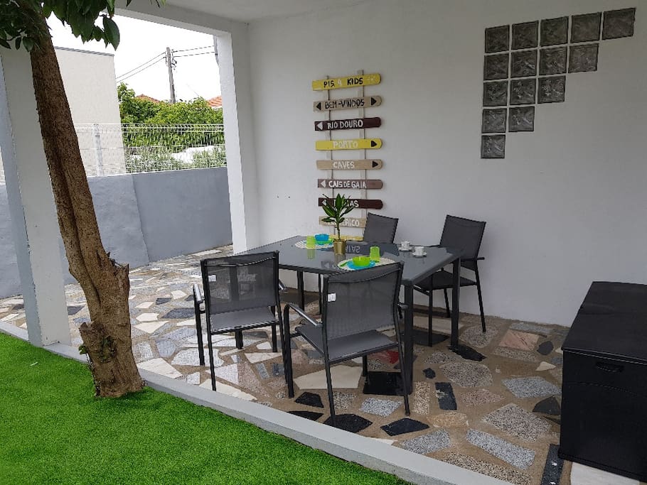 Mesa exterior para apreciar o bom tempo