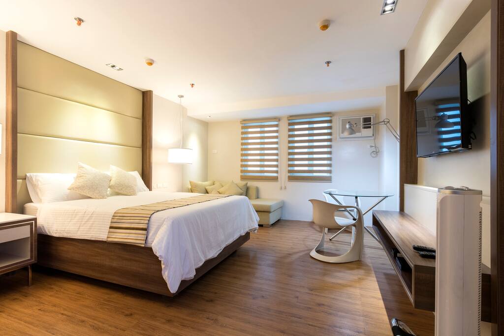 Cozy and spacious room with nice ambiance for guests to feel relax