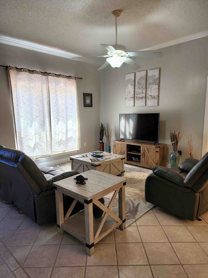 Ocean Springs Getaway Vacation Home - Ocean Springs, MS