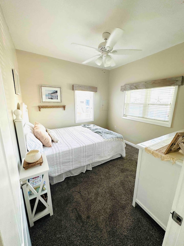 Schlafzimmer #1 mit Queensize-Bett 