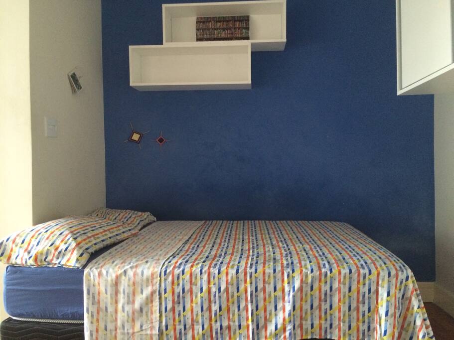 Cama box casal padrão.