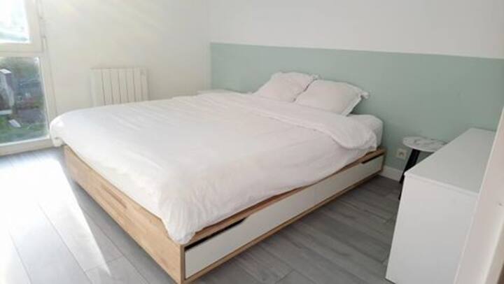 Chambre lit 2 places / bedroom 2 places