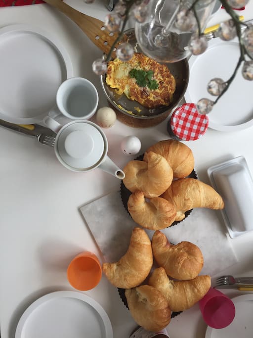 Complementary
continental breakfast on the first morning: Coffee, croissants, and instant Orange Juice