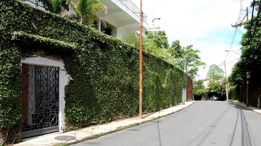 Beautiful house with view in Rio. Entire HouseOnly gallery image 3