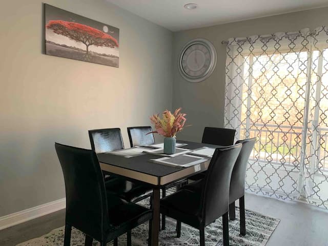 Spacious 4BR, central ChinaTown by McCormick/DWNT