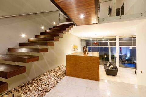 Spectacular house in Juriquilla * Jacuzzi * Billiards