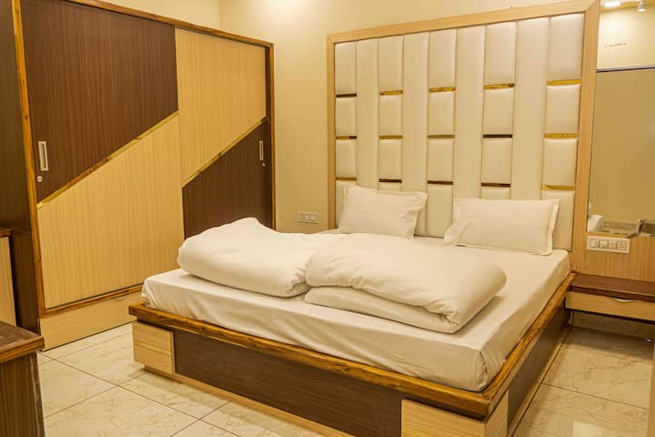 Moin Mahal Residency