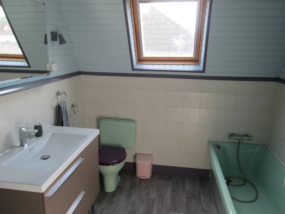 Salle de bain attenante et dédiée à la chambre