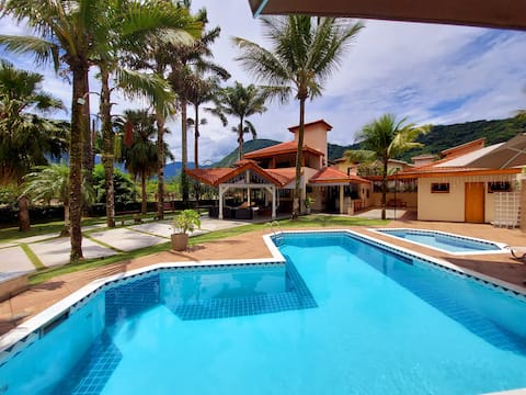 Amazing house w/ heated pool 600 m from the beach in Cond.