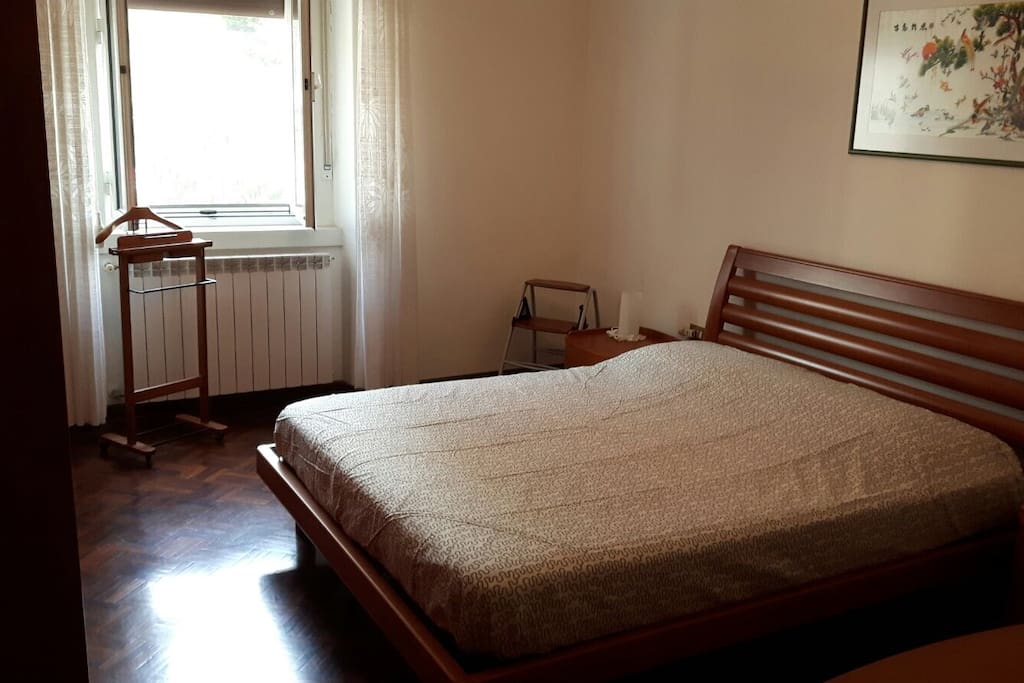 Main bedroom. (Camera da letto.)