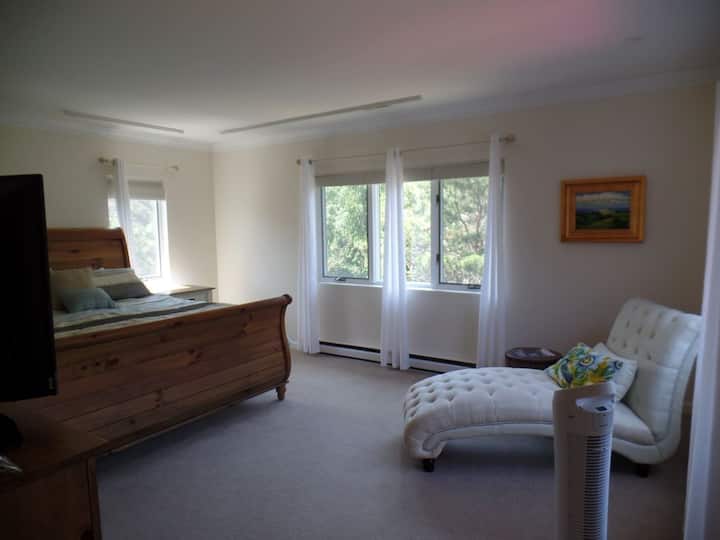 Kitanda aina ya Master bedroom King