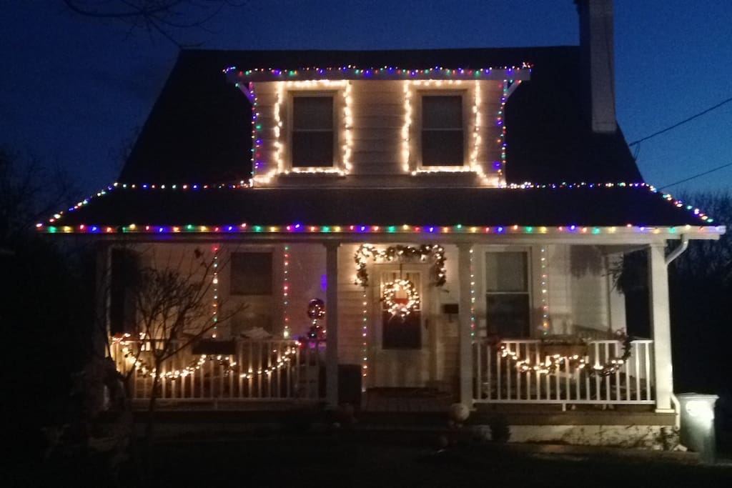 Outside of house lit up for Christmas !