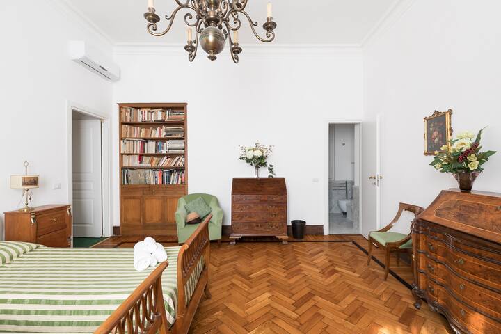 Appartamento a Via Veneto con jacuzzi gallery image 5