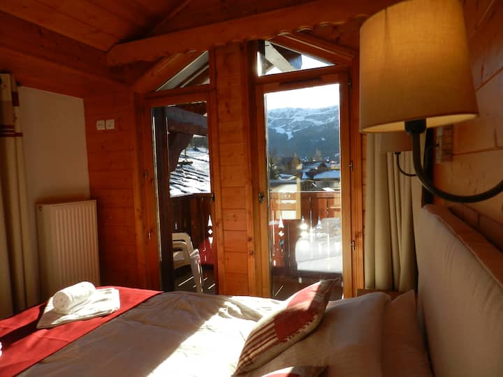 საძინებელი 2 წინ სამხრეთით აივნით , ორადგილიანი საწოლით, სააბაზანოთი და უნიტაზით. 