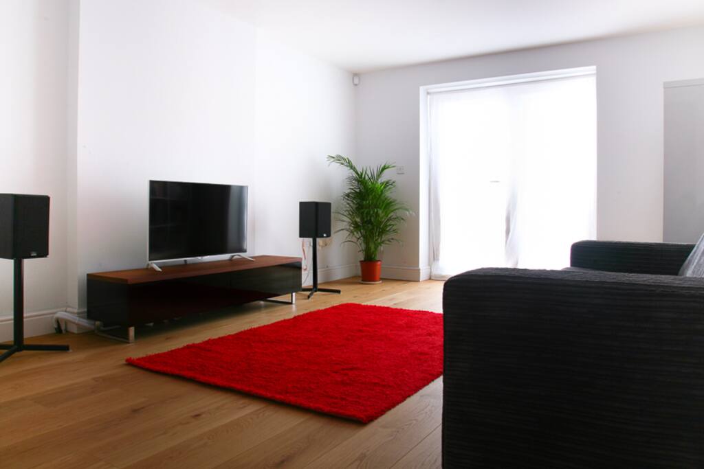 Shared lounge with two sofas, TV, music system. Books on art, photography, design, travel, local interest, psychology, architecture, science amongst others.