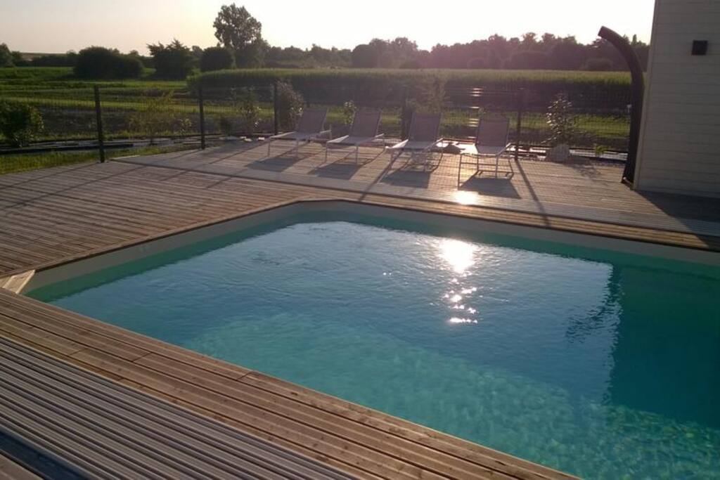 - Piscine en mode été ( chauffée et couverte en commun, accessible de fin Mars à Début Octobre )