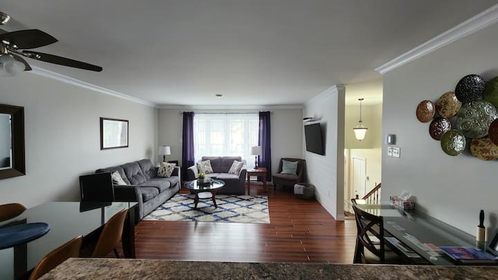 4 Bedroom, Home away from Home in sunny Paradise!