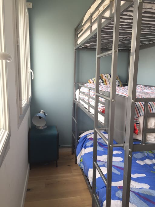 Chambre 2 avec 3 lits superposés