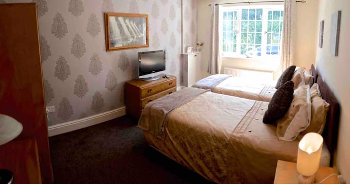 Dhomë gjumi binjake.