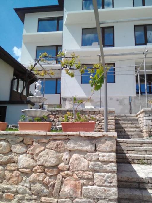 Facade/entrance
