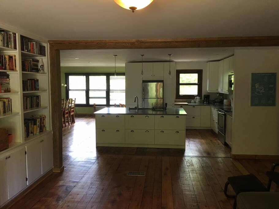 The kitchen seen from the living room