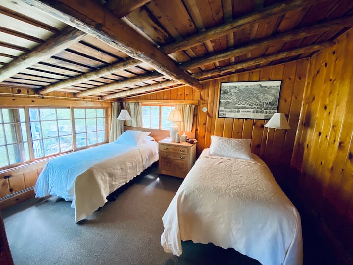 Lodge Sleeping Porch (Two Twin Beds)
