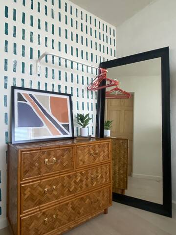 Stunning two bedroom apartment with a view! gallery image 5