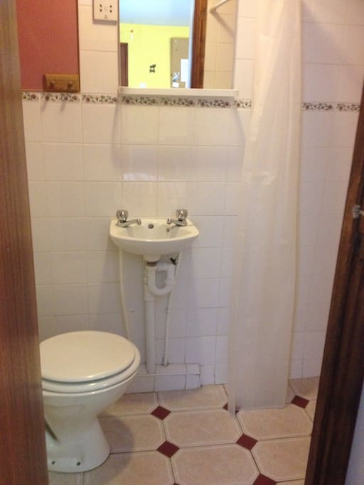 Compact en- suite (& shower)