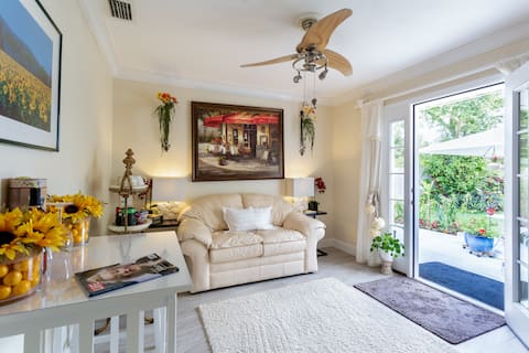 Popular Airbnb listing: ♡♡ Private Entry - EUROPEAN HOSPITALITY ♡♡ in Golden Gate