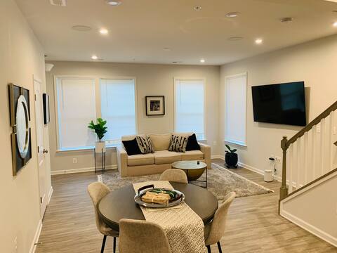 Perfect Serenity! Close to the heart of Richmond.