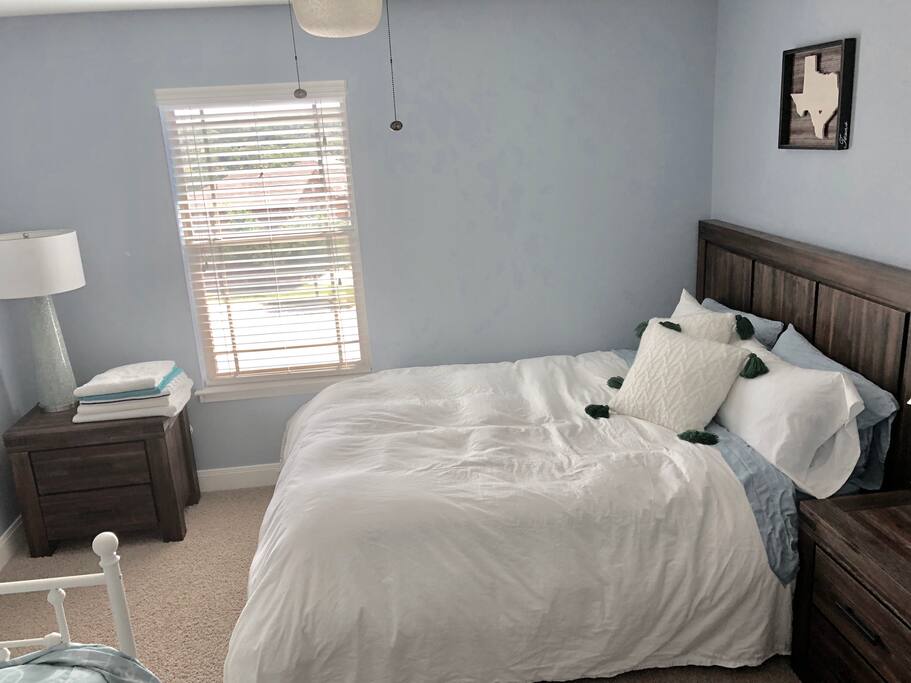 Queen Westin Heavenly Bed Mattress (sleeps 2)