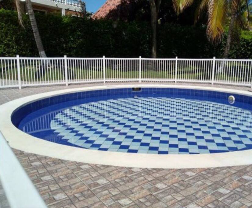 Piscina infantil de uso común del condominio