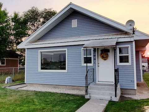 Cozy fenced home right in the center of town.