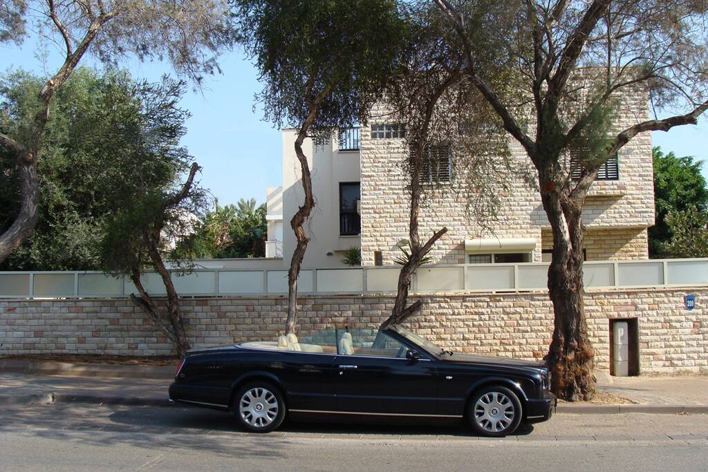 Dependancy of a nice villa, with separate private entry