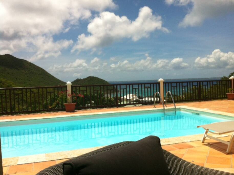 Terrasse avec piscine vue mer