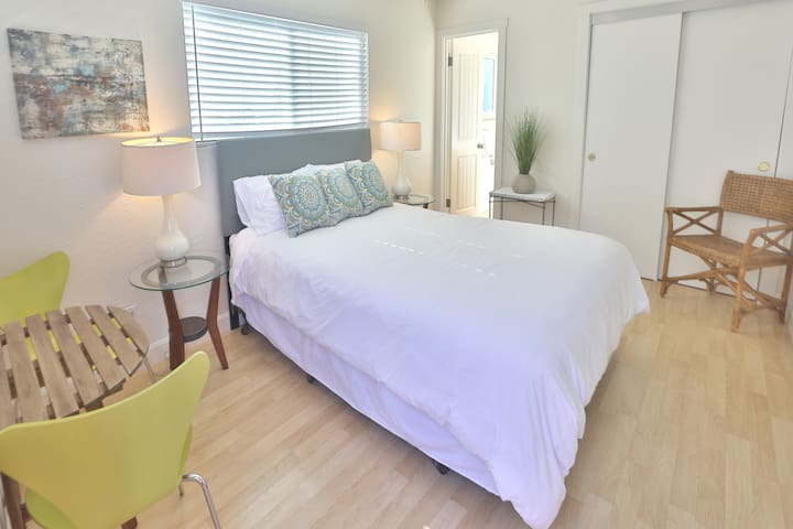 Adorable Studio in the heart of downtown