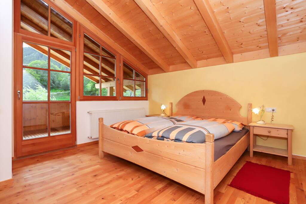 Schlafzimmer 2