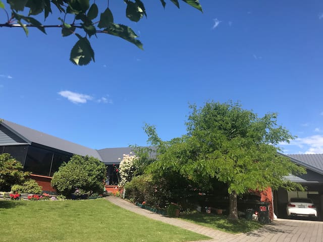 leven garden living  close the center&Penguins市中心，