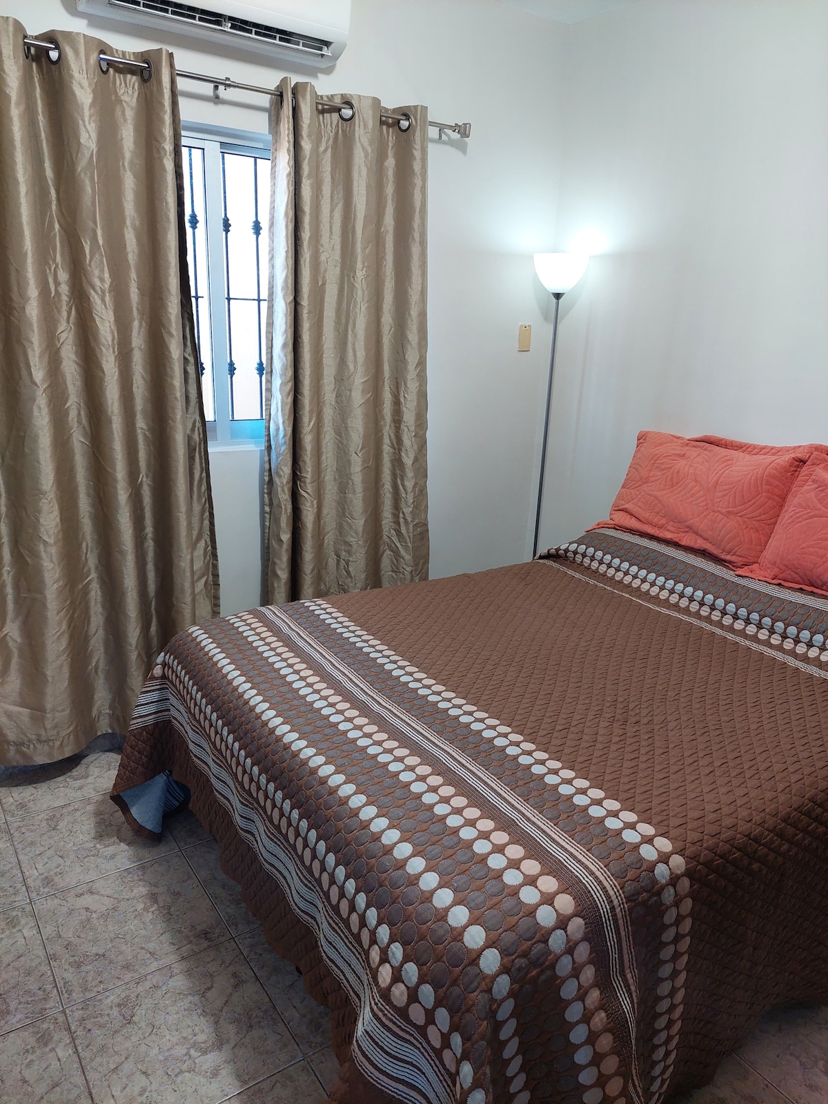 การฟื้นฟูเขตปลอดเสียงควีนไซส์