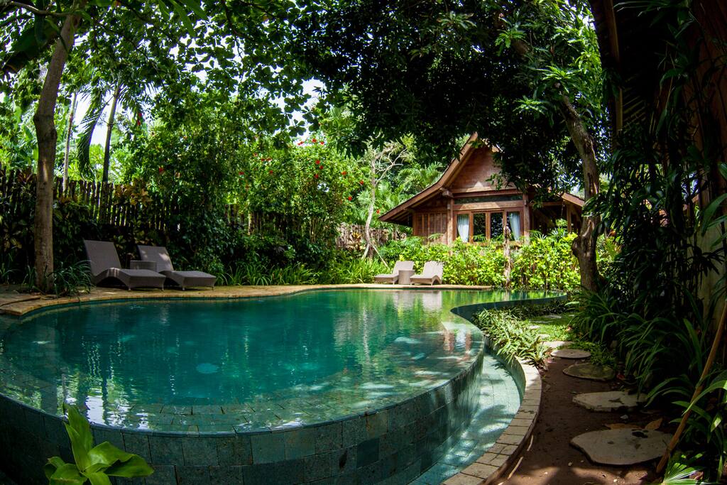 Swimming pool