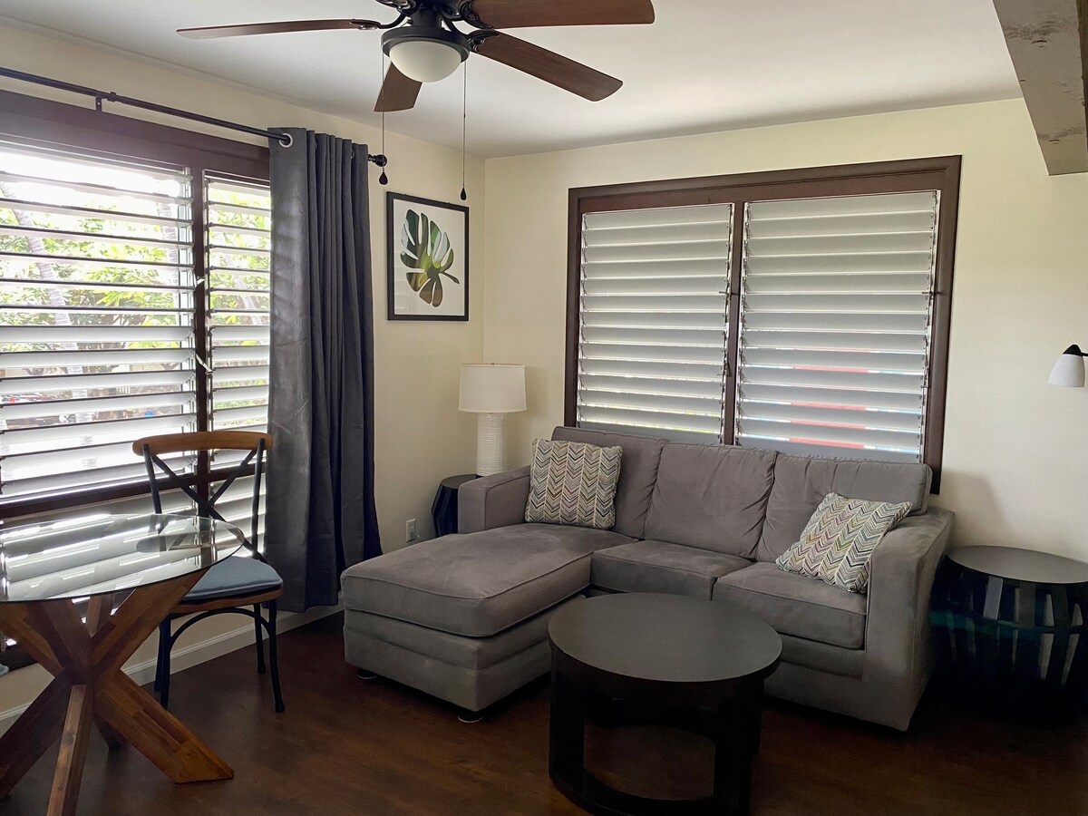 Popular Airbnb listing: Walk to Magic Sands Beach! No cleaning fee in Kahaluu Keauhou