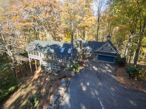 Kingcrest Mountain Views Modern Home & Fire Pit