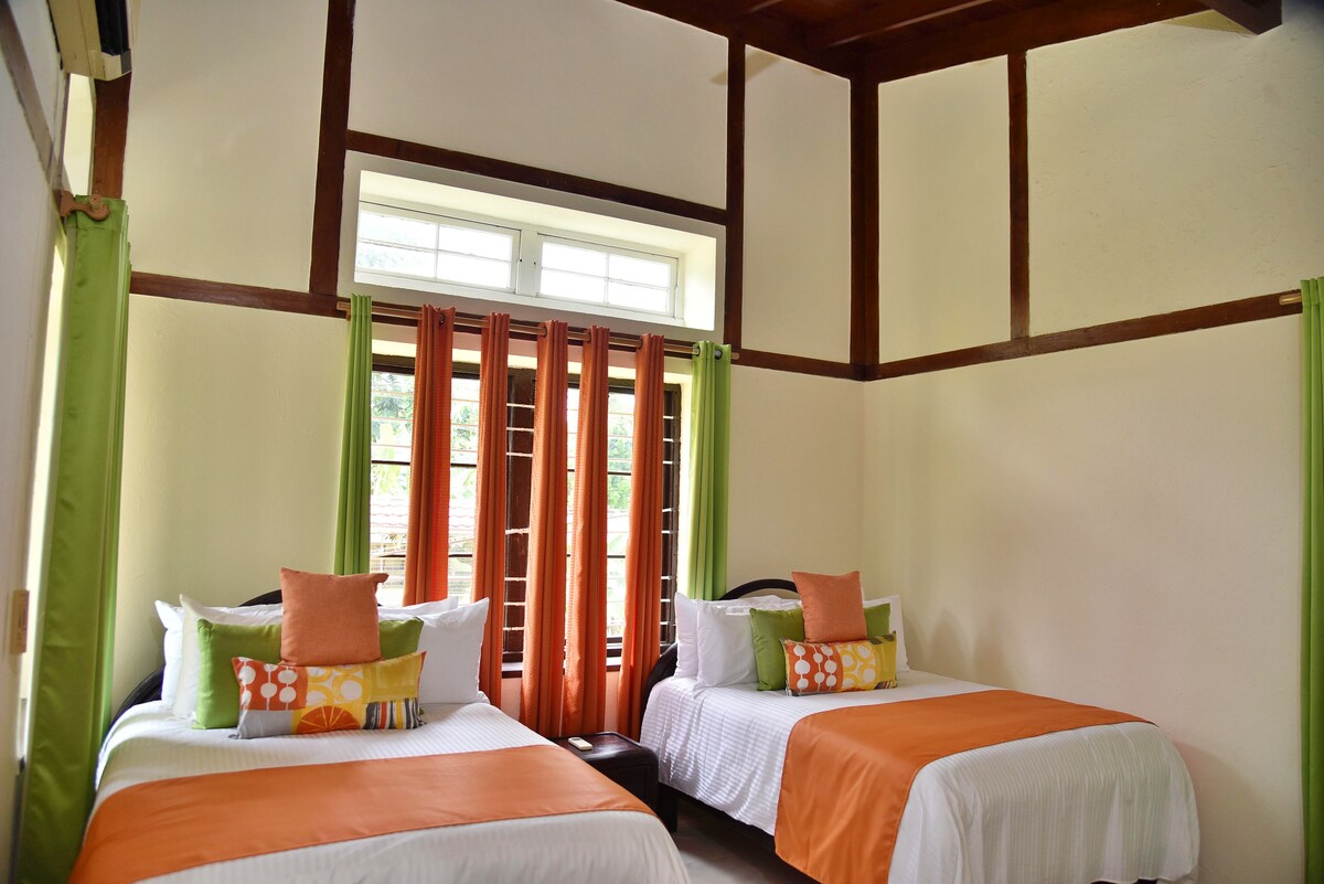 Dhomë gjumi 2 me dy krevate dopio "queen"