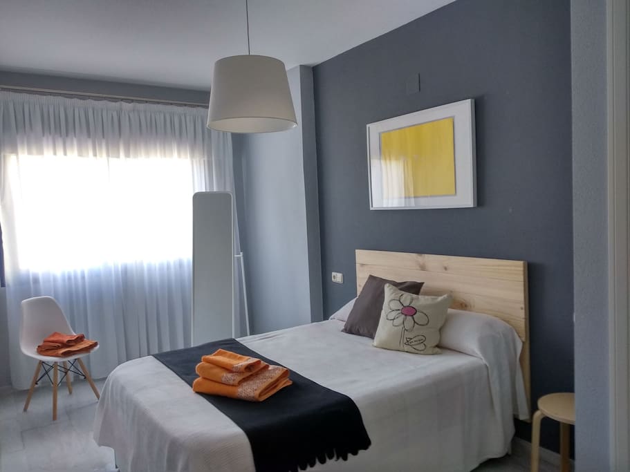 Dormitorio principal con baño dentro de habitación