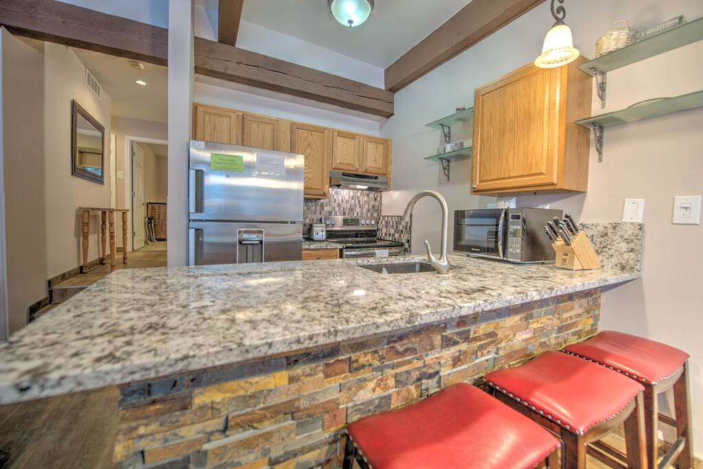 Gourmet Kitchen with everything you need to cook a fabuous meal!