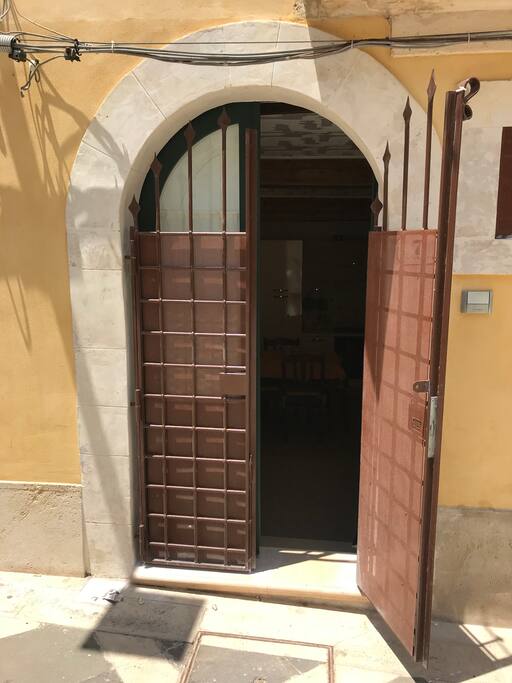 Ingresso principale - Main entrance