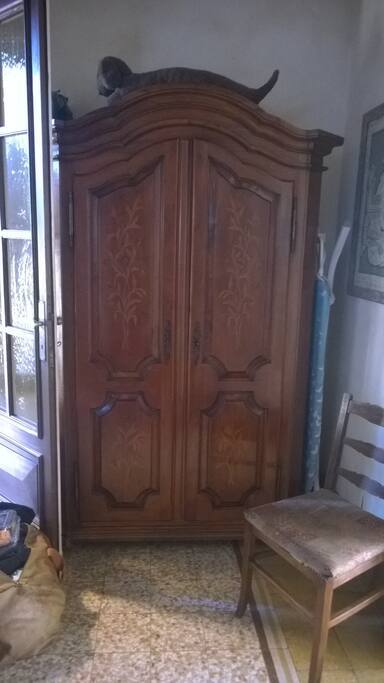 Entrance and Wardrobe