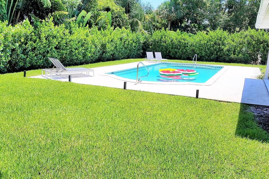 Huge Pool & Lush Green Garden