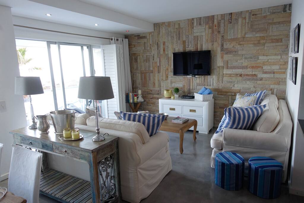 Looking towards the lounge