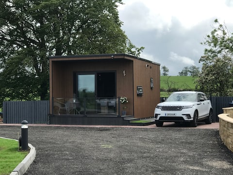 Pod 1-Luxury Lakeside Glamping Pod With Hot Tub.